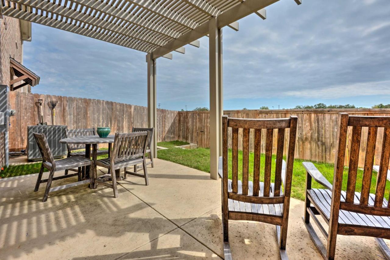 College Station Townhouse With Private Patio Villa Eksteriør bilde